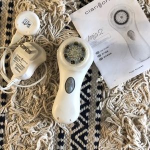 Clarisonic Mia 2 with charger & brush cover